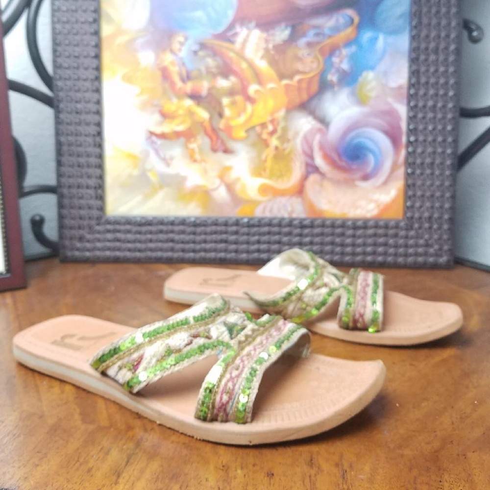 Report Chandra Sandals